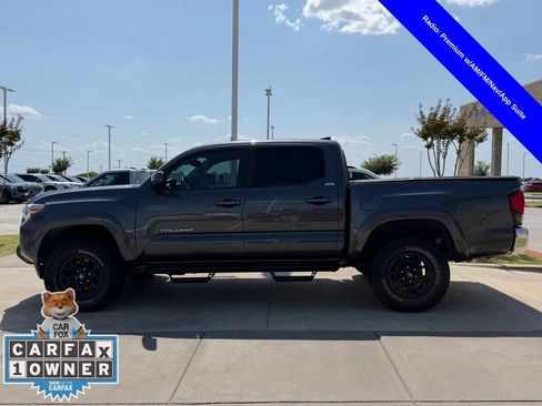 Used 2021 Toyota Tacoma SR5 AWD/4WD image 11