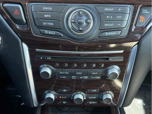 Used 2015 Nissan Pathfinder SL FWD image 16