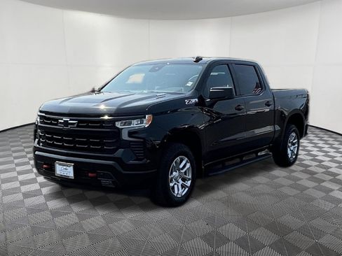 Used 2023 Chevrolet Silverado 1500 RST w/ Z71 Off-Road Package AWD/4WD image 3