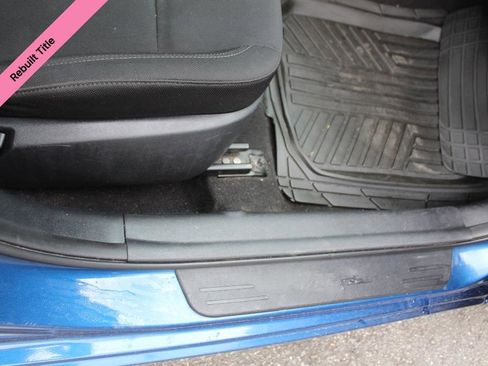 Used 2017 Hyundai Veloster Base image 13