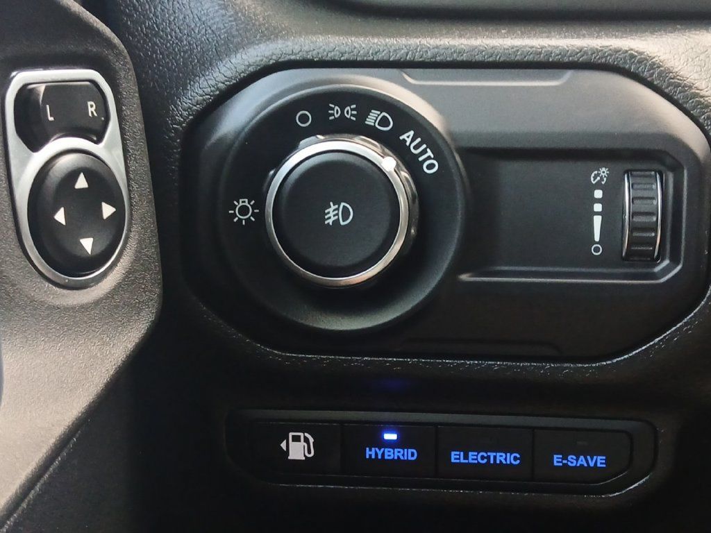 Used 2023 Jeep Wrangler Unlimited w/ 8.4" Radio Group AWD/4WD image 12