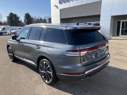 Used 2024 Lincoln Aviator Reserve w/ Equipment Group 201A image 8