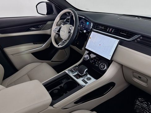 Used 2025 Jaguar F-PACE R-Dynamic S image 15