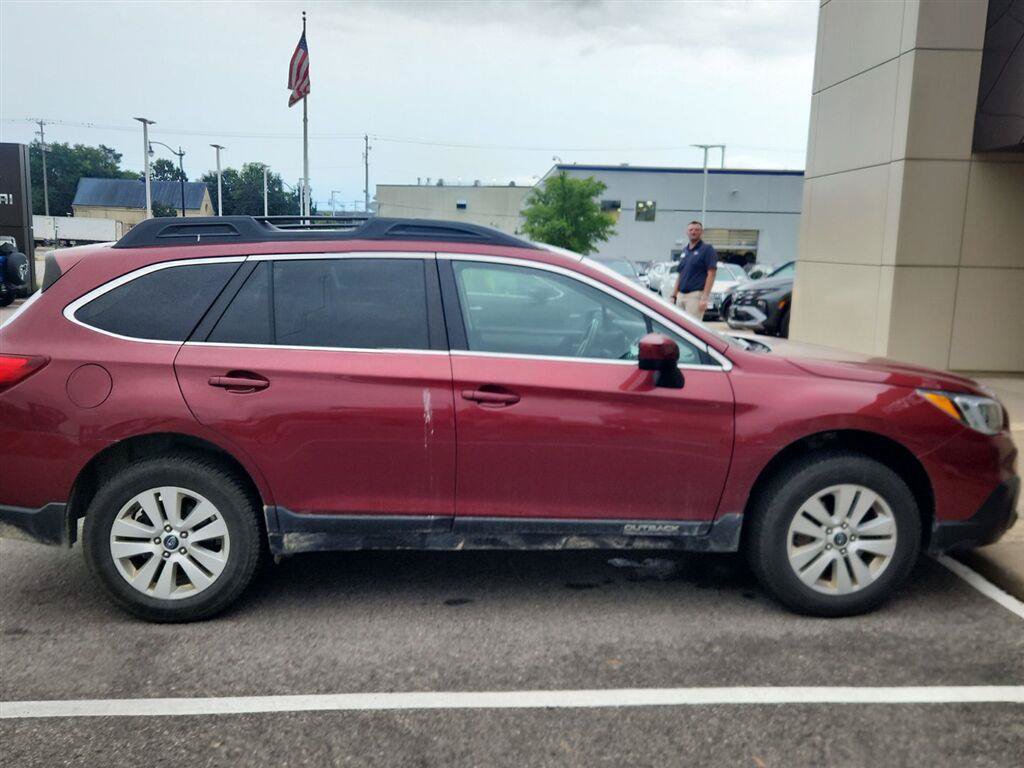 Used 2016 Subaru Outback 2.5i Premium AWD/4WD image 2