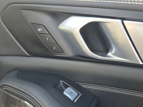 Used 2023 BMW X7 xDrive40i image 16