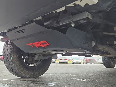 Used 2018 Toyota Tacoma TRD Sport w/ Technology Package image 36