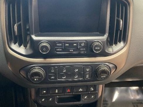 Used 2017 Chevrolet Colorado Z71 RWD image 16
