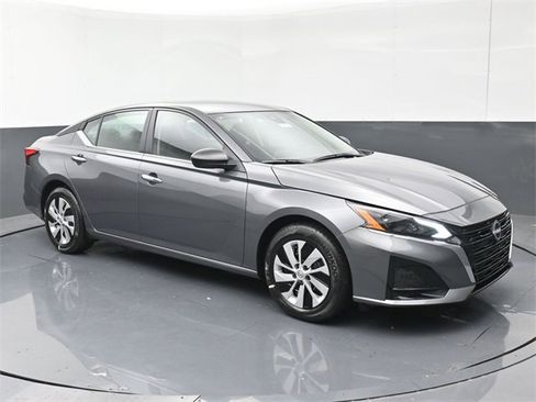 Certified 2025 Nissan Altima 2.5 S image 1