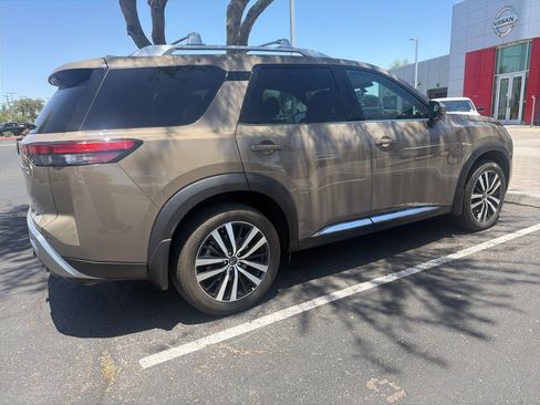 Certified 2024 Nissan Pathfinder Platinum w/ Cargo Package AWD/4WD image 4