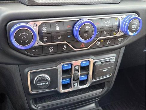 Used 2020 Jeep Wrangler Unlimited Sahara AWD/4WD image 27