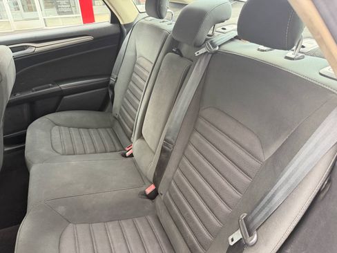 Used 2019 Ford Fusion SE FWD image 18