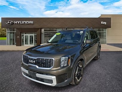 Used 2024 Kia Telluride EX w/ EX Captain's Chair Package