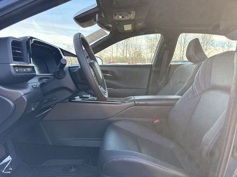 Used 2026 Toyota Crown Nightshade image 9