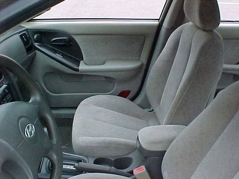 Used 2005 Hyundai Elantra GLS FWD image 17