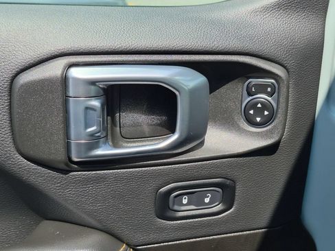 Used 2024 Jeep Wrangler Unlimited Sahara AWD/4WD image 10