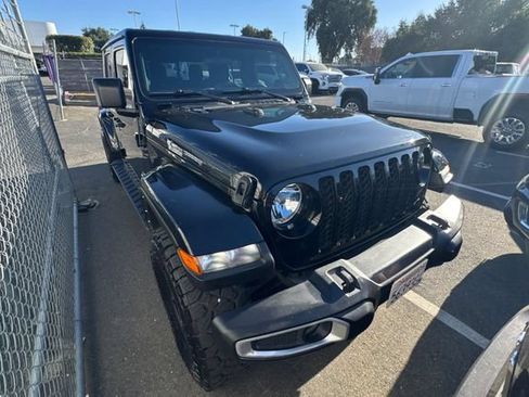 Used 2022 Jeep Gladiator Sport AWD/4WD image 2