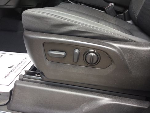 Used 2021 Chevrolet Silverado 1500 LT AWD/4WD image 7