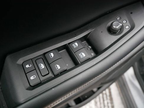 Used 2024 Jeep Grand Cherokee Altitude image 10