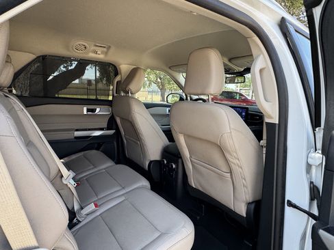 Used 2024 Ford Explorer Limited image 32