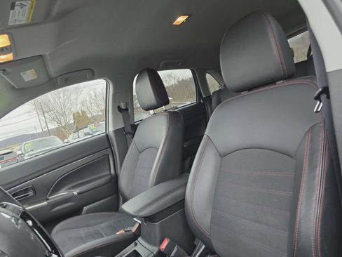 Used 2025 Mitsubishi Outlander Sport SE image 11