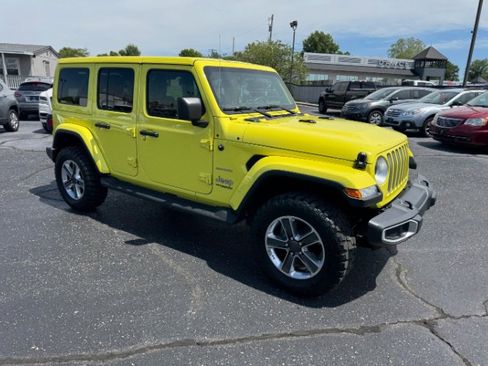Used 2022 Jeep Wrangler Unlimited Sahara w/ Cold Weather Group AWD/4WD image 5