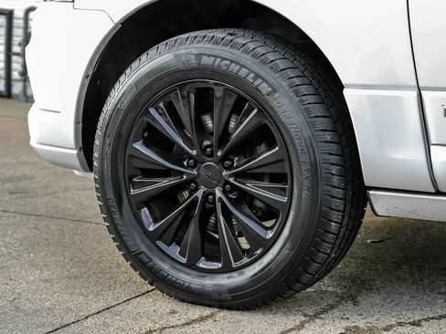 Used 2015 Lincoln Navigator 2WD image 49