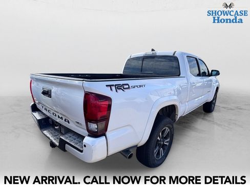 Used 2018 Toyota Tacoma TRD Sport w/ Technology Package RWD image 5