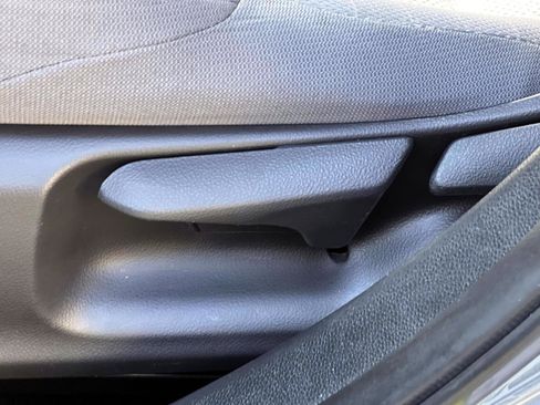 Used 2023 Toyota Corolla SE w/ SE Premium Package image 12