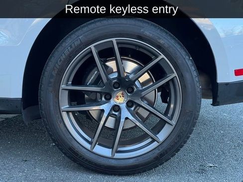 Used 2023 Porsche Macan Turbo image 5