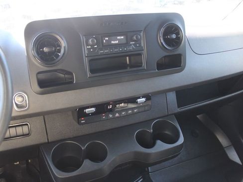 Used 2022 Mercedes-Benz Sprinter 1500 image 48