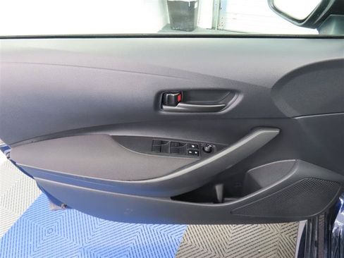 Used 2025 Toyota Corolla LE FWD image 12