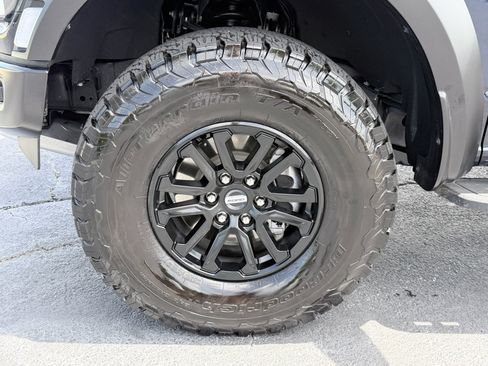 Used 2025 Ford F150 Raptor AWD/4WD image 35