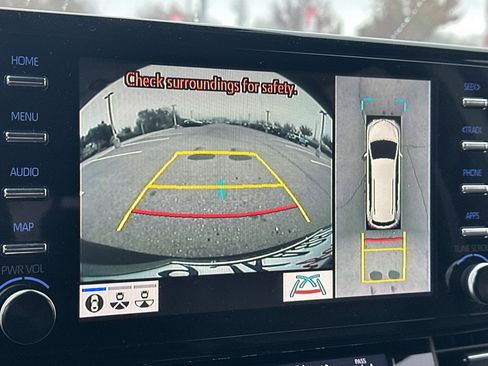 Used 2023 Toyota Sienna Platinum image 27