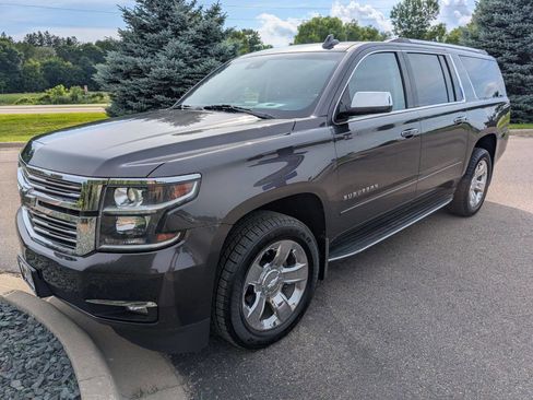 Used 2017 Chevrolet Suburban Premier image 4