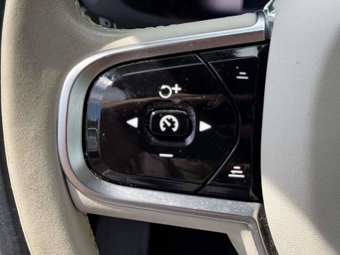 Certified 2025 Volvo XC60 B5 Plus w/ Protection Package Premier AWD/4WD image 19