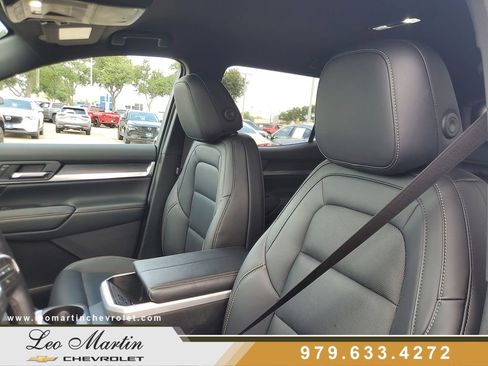 Used 2026 GMC Terrain Elevation w/ Elevation Premium Package FWD image 15