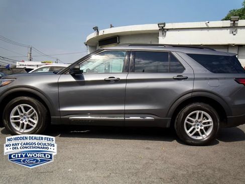 Used 2025 Ford Explorer Active AWD/4WD image 5