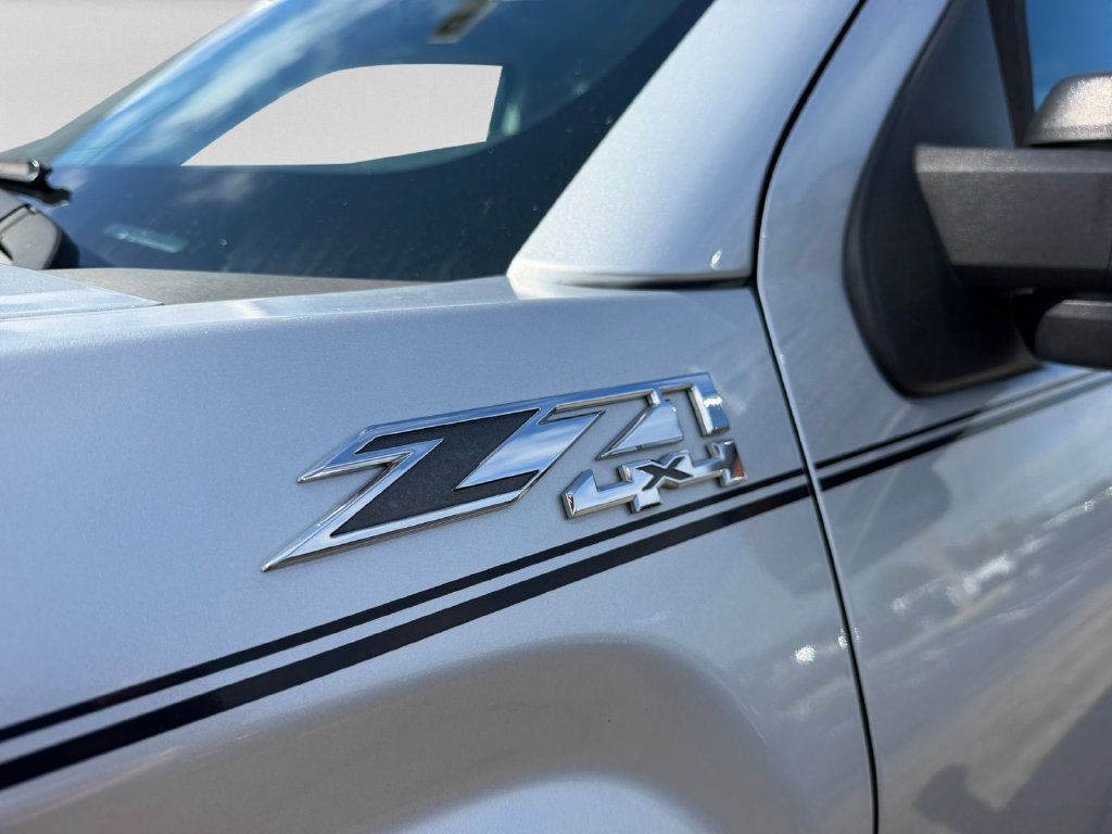Used 2016 GMC Sierra 2500 SLT w/ Duramax Plus Package AWD/4WD image 32