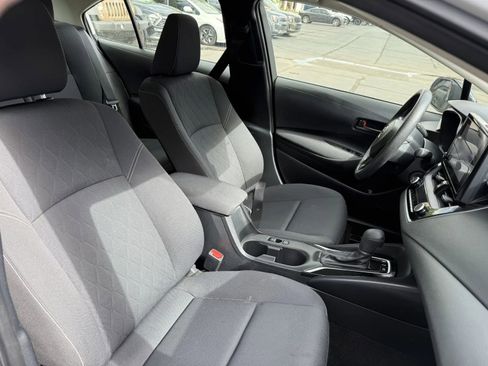 Used 2025 Toyota Corolla LE FWD image 11