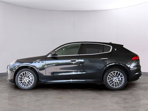 New 2024 Maserati Grecale GT image 4