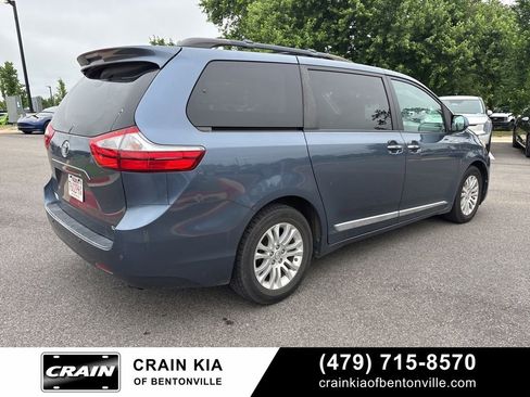 Used 2017 Toyota Sienna XLE w/ XLE Navigation Package FWD image 3