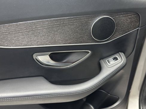 Used 2019 Mercedes-Benz C 300 4MATIC Sedan image 31
