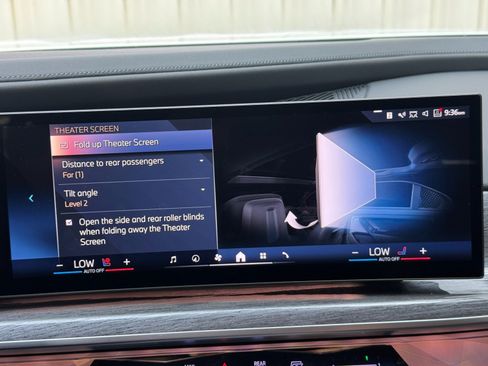 Used 2023 BMW i7 xDrive60 w/ Executive Package 2 AWD/4WD image 34