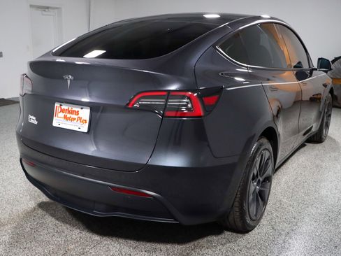 Used 2024 Tesla Model Y Long Range image 7
