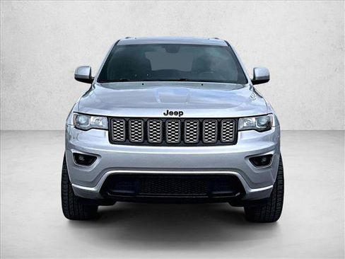 Used 2021 Jeep Grand Cherokee Laredo X AWD/4WD image 3