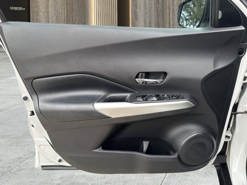 Used 2020 Nissan Kicks SR w/ SR Premium Package image 21