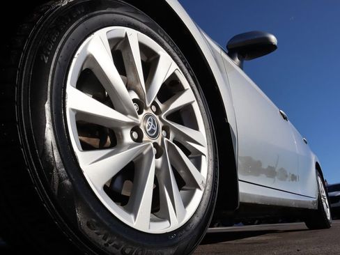 Used 2021 Toyota Camry LE image 11