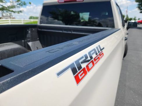 New 2026 Chevrolet Silverado 1500 Custom Trail Boss w/ LPO, Dark Essentials Package AWD/4WD image 18