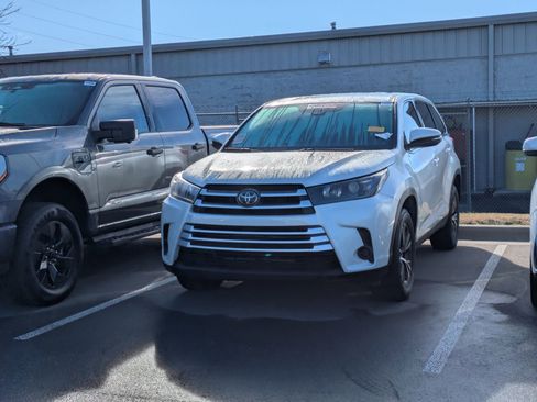 Used 2019 Toyota Highlander LE image 4