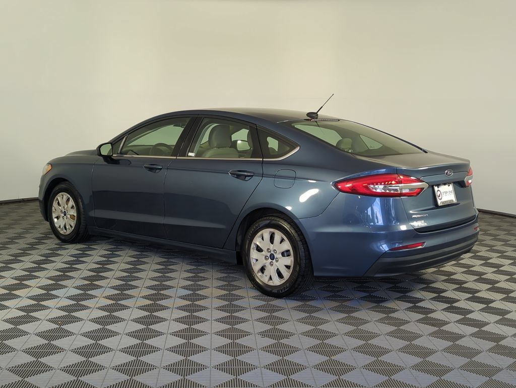 Used 2019 Ford Fusion S FWD image 4